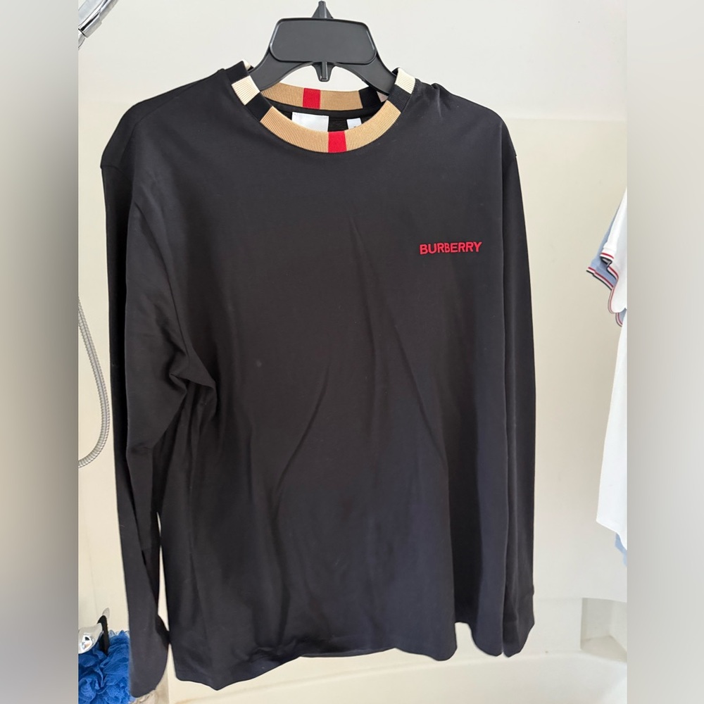 Burberry men’s long sleeve icon tee shirt size medium